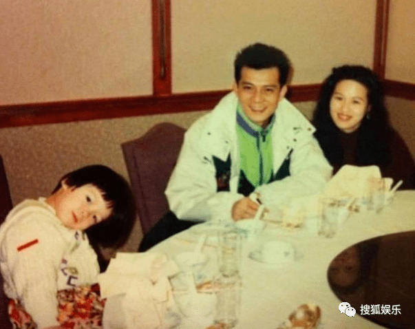 辛柏青剧中泪祭亡妻片段，深情演绎，触动心灵