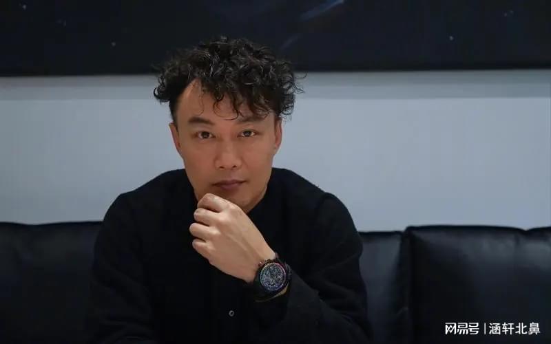 陈奕迅被传去世后首次露面，音乐巨星的重生与坚韧