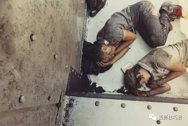 火车顶惊现流血男尸，悬疑事件深度剖析