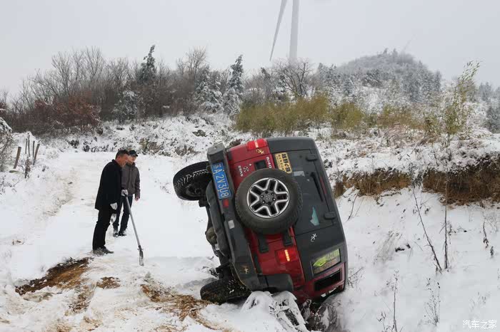 自驾穿越雪山时翻车——一次惊心动魄的冒险之旅