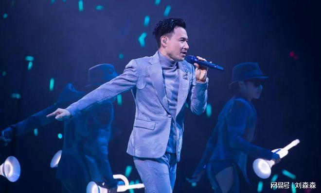 张学友演唱会撞期高考遭多人投诉，引发社会热议