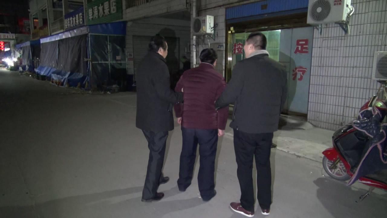 小偷被追到体力不支，一场速度与决战的较量