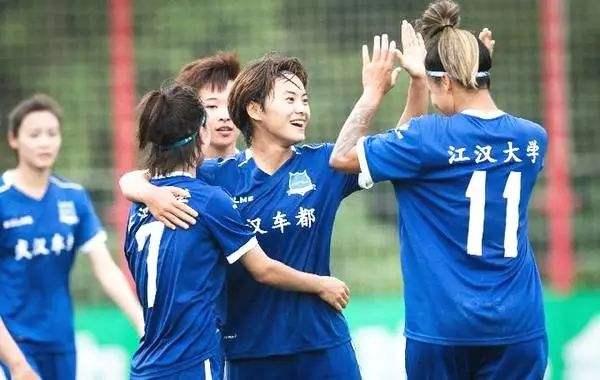 武汉女足荣耀时刻，勇夺亚冠冠军，铸就辉煌篇章