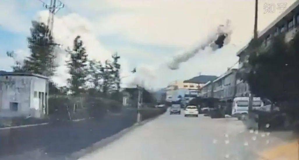 广西一鞭炮仓库遭遇落石砸中引发爆炸，事故深度解析