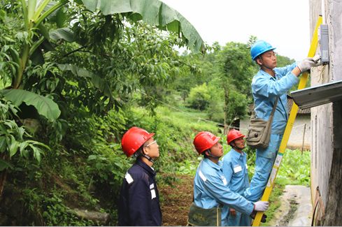 儿童疑触碰路灯电桩身亡，电击痕迹揭示安全隐患