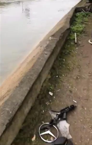 男生去钓鱼路上遭遇超大车祸现场