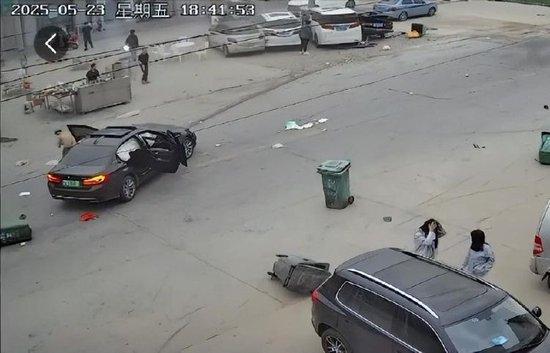 租开宝马撞百万豪车，一场豪华与现实交织的闹剧
