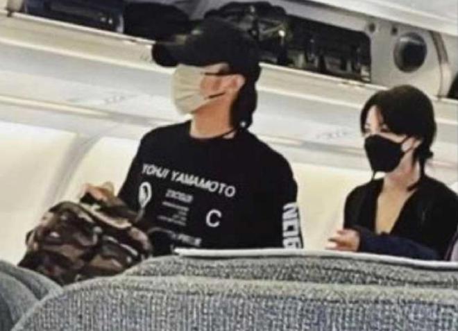 王菲谢霆锋在日本被偶遇，跨越时空的爱情邂逅