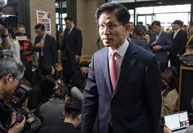 韩国大选惊现变数，一匹黑马横空出世
