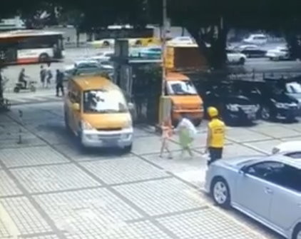 男童车祸身亡，家属称肇事者是干部