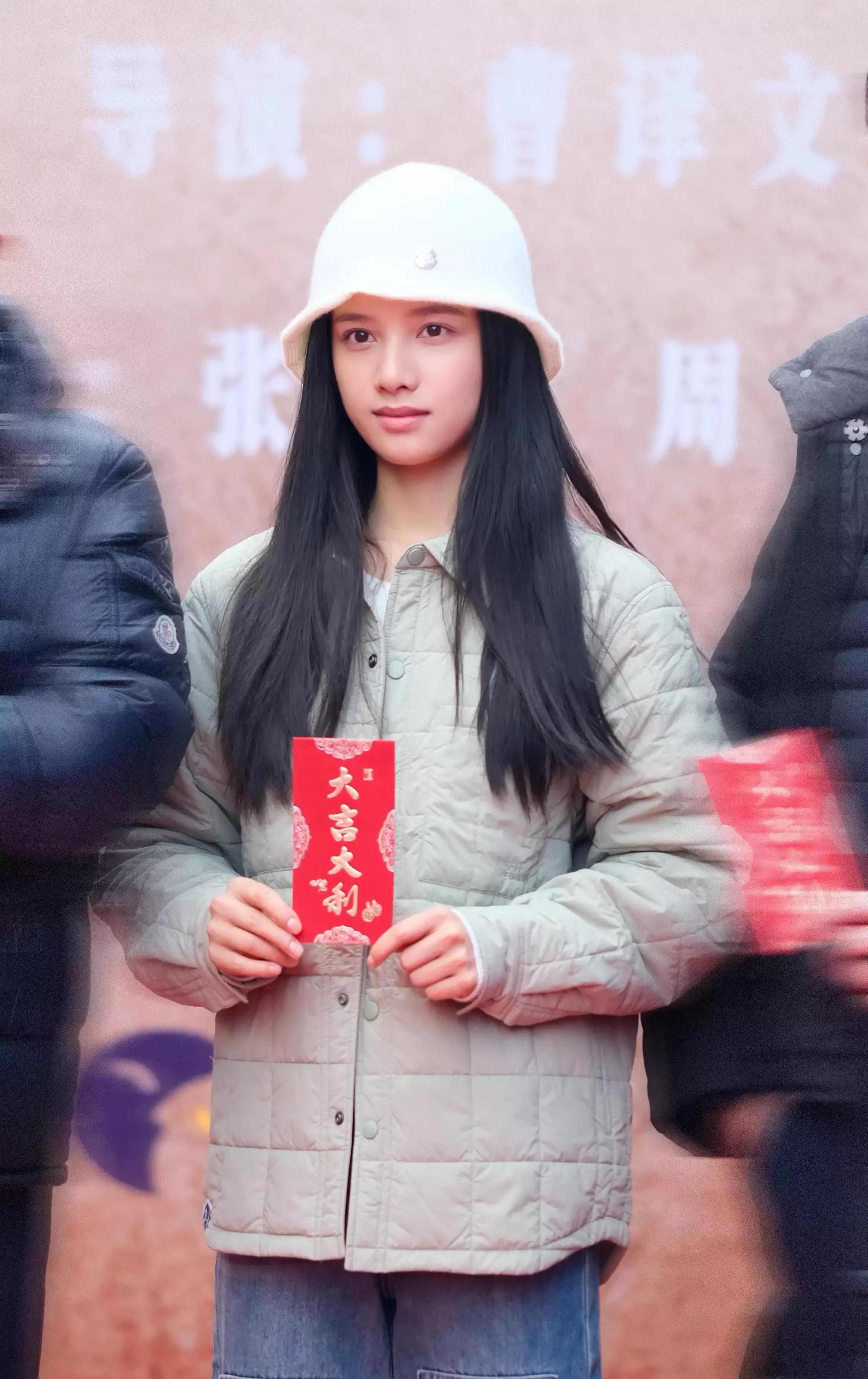 无人在意藏海被捅，只关心肖战腹肌——当代网络热点的冷思考