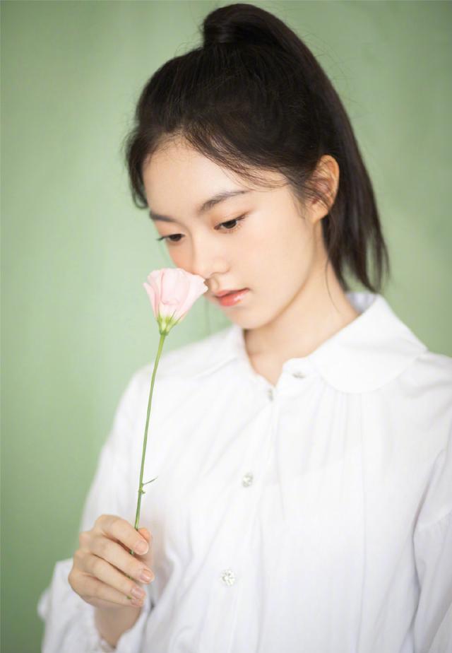 谁给赵今麦选的裙子？时尚界的秘密大揭秘！