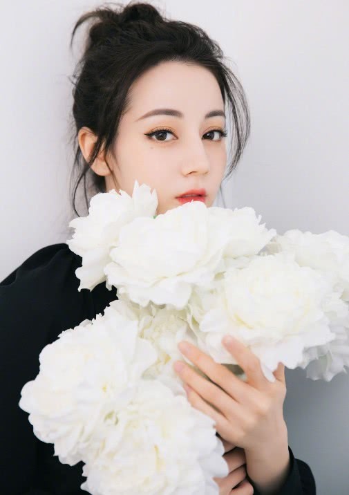迪丽热巴撕衣服是什么节目？一探究竟！