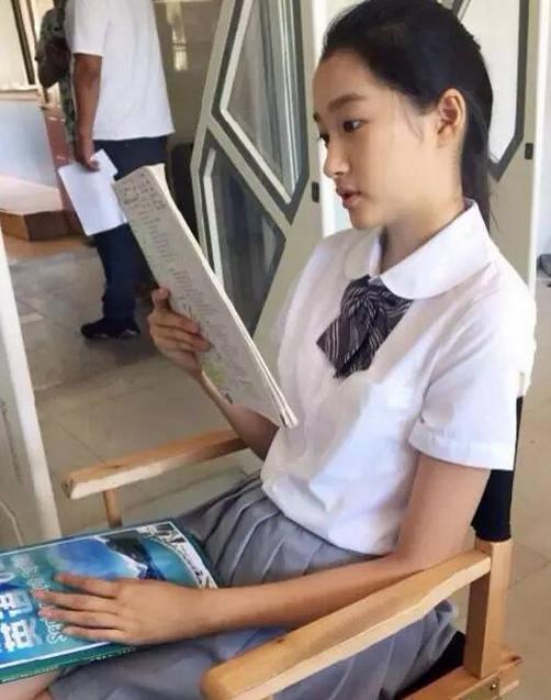 关晓彤高考前三个月冲刺复习，一举拿下552分