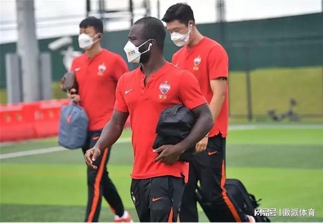 宋凯目睹国足无缘世界杯离场面无表情的背后故事