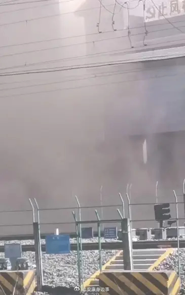 火车穿越山西隧道，煤灰中的乘客惊魂记
