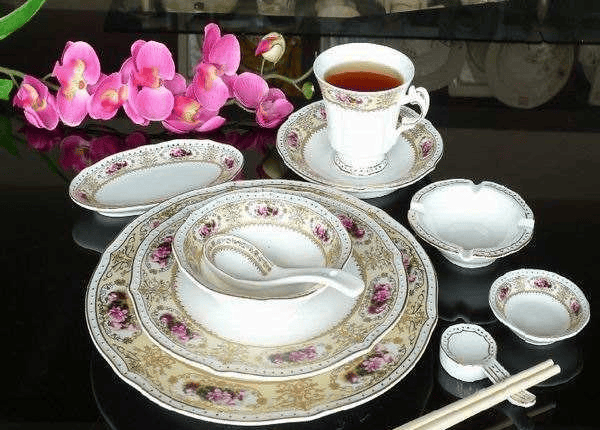 清华食堂餐具遭商家二手出售清华食堂餐具遭商家二手出售，背后的故事与思考