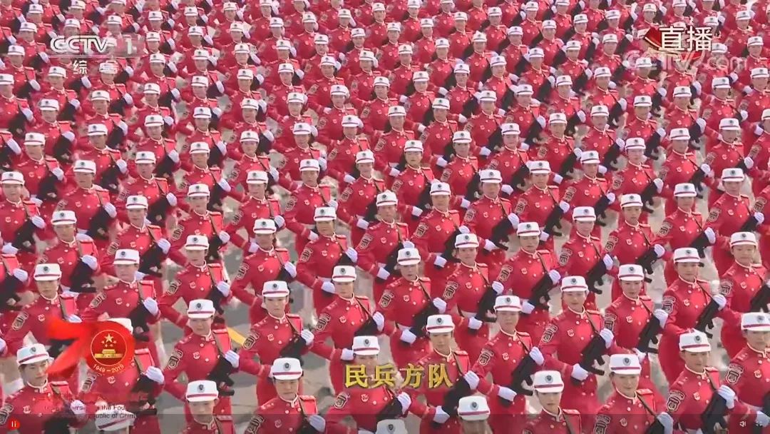 父亲称女民兵方队领队是全家的骄傲父亲眼中的骄傲，女民兵方队领队闪耀国防之光